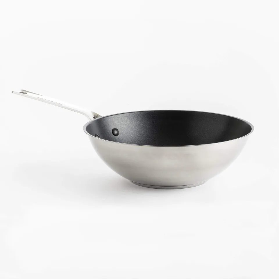 kitchenaid-wok-28-cm-3-6-l-aus-edelstahl-mit-antihaftbeschichtung-induktionsgeei image 1