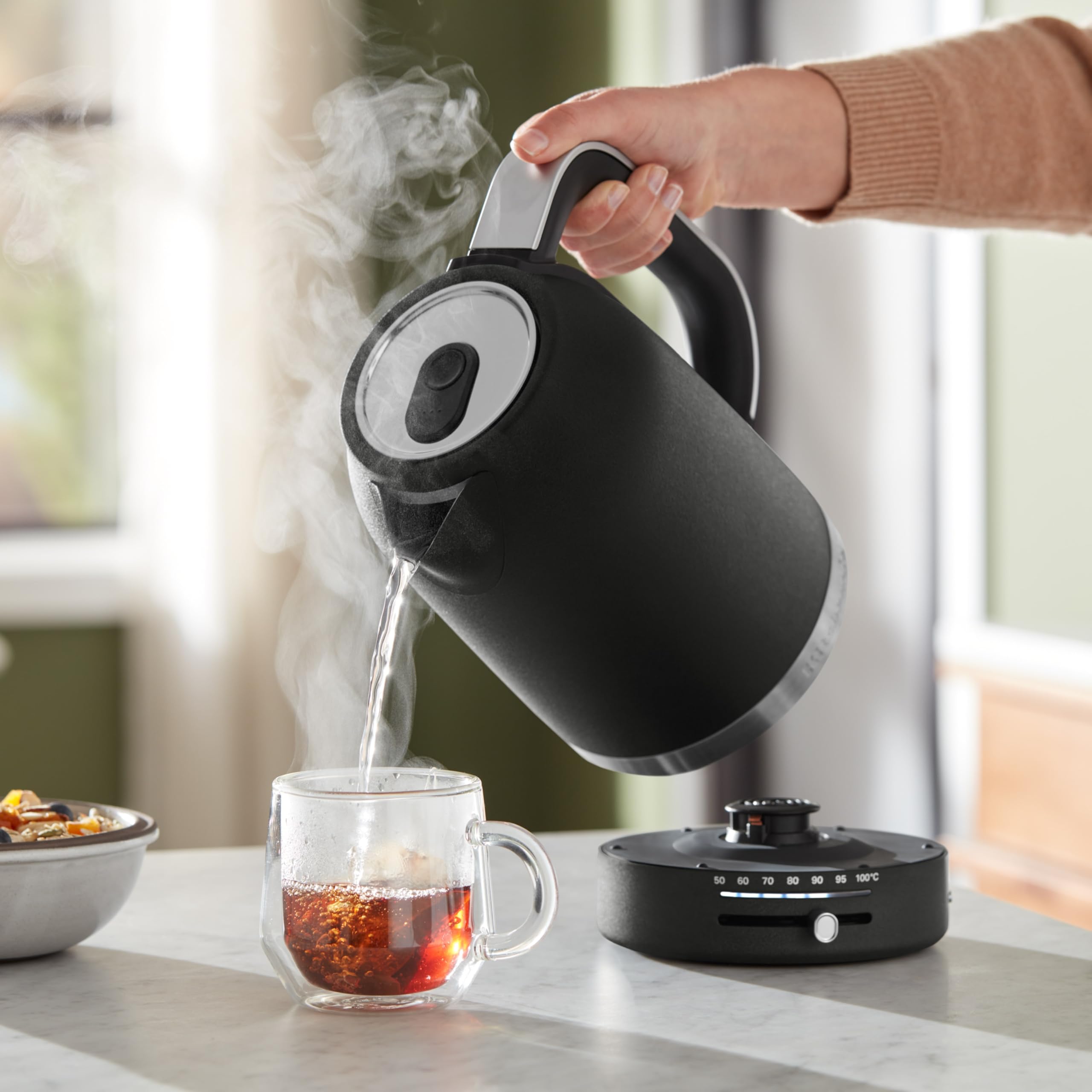 kitchenaid-1-7-l-wasserkocher-mit-temperaturwahl-50-100-c-in-cast-iron-black image 3