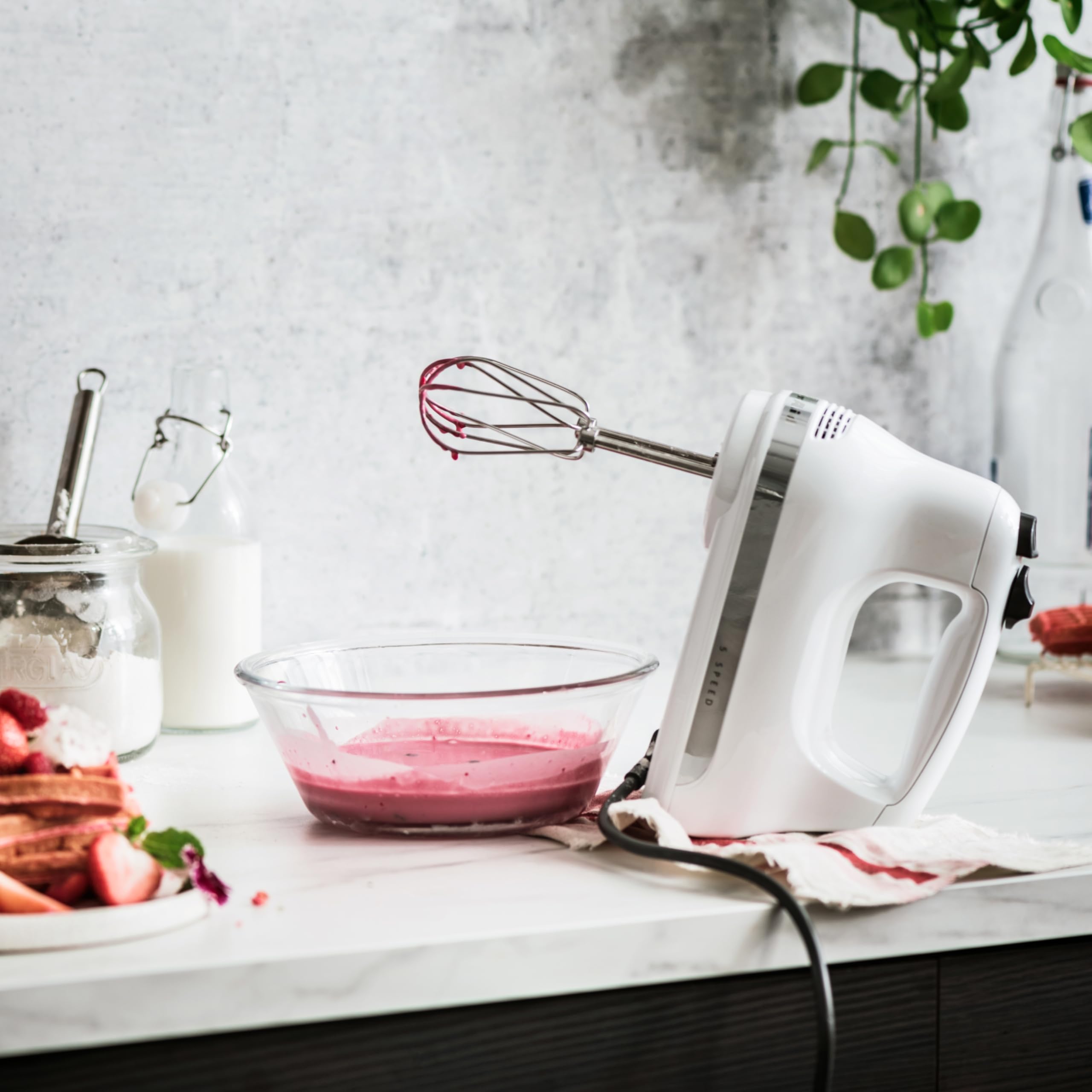kitchenaid-classic-handmixer-5khm5110ewh-5-stufen-wei-mit-edelstahl-zubeh-r image 2