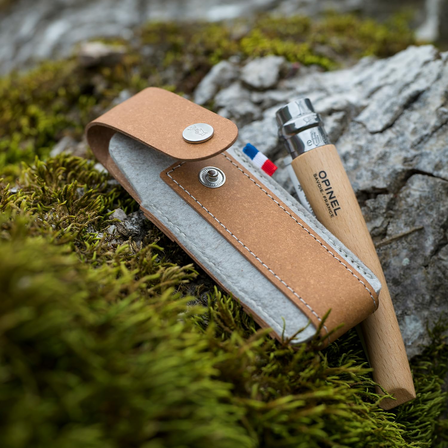 opinel-outdoor-etui-m-aus-recyceltem-leder-r-pet-filz-braun image 8