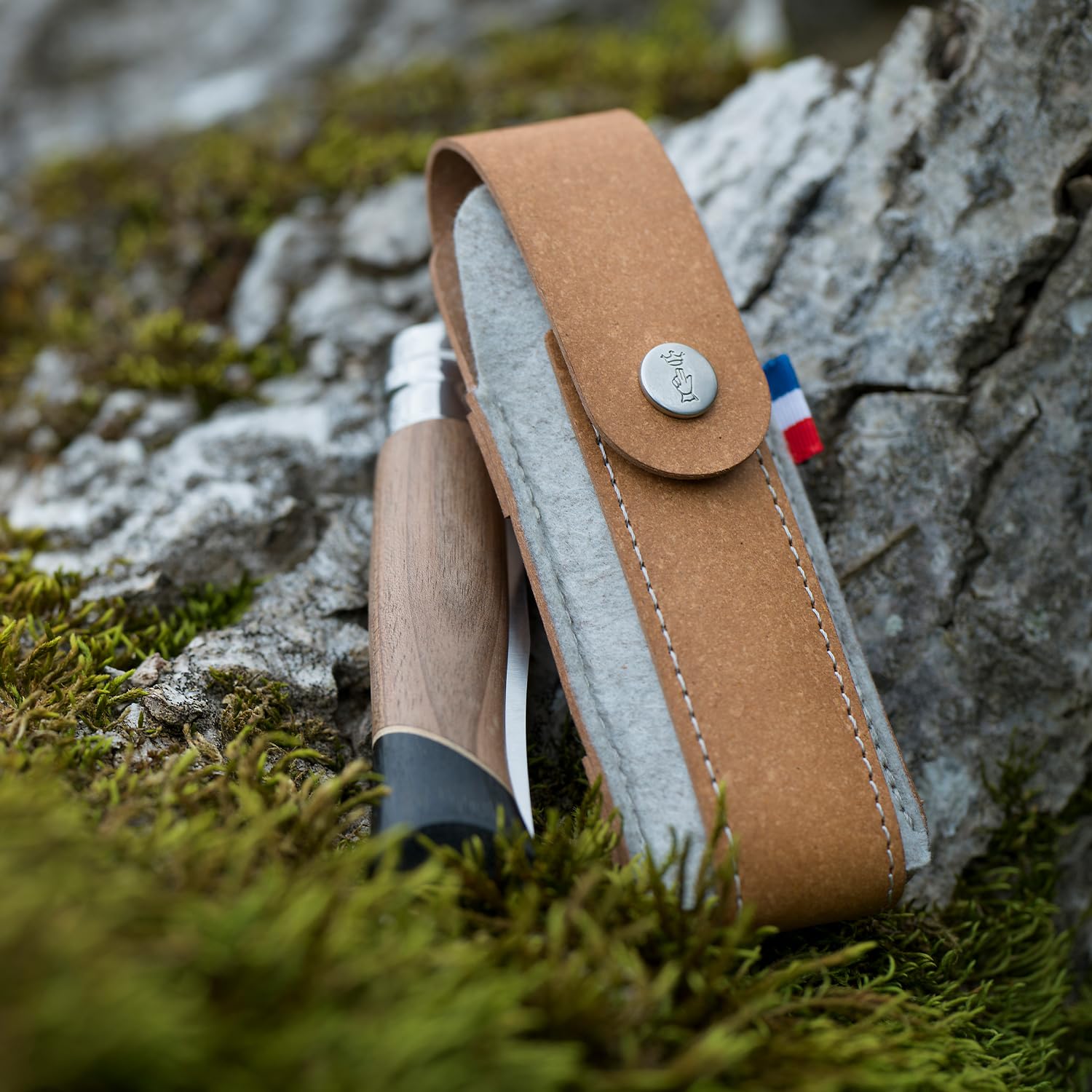 opinel-outdoor-etui-m-aus-recyceltem-leder-r-pet-filz-braun image 5