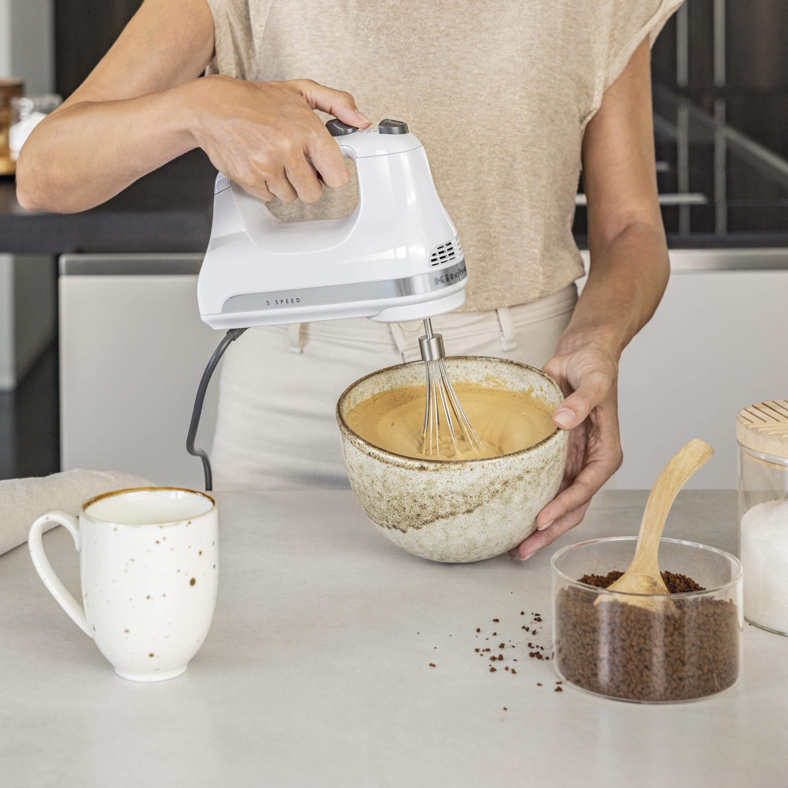 kitchenaid-classic-handmixer-5khm5110ewh-5-stufen-wei-mit-edelstahl-zubeh-r image 3