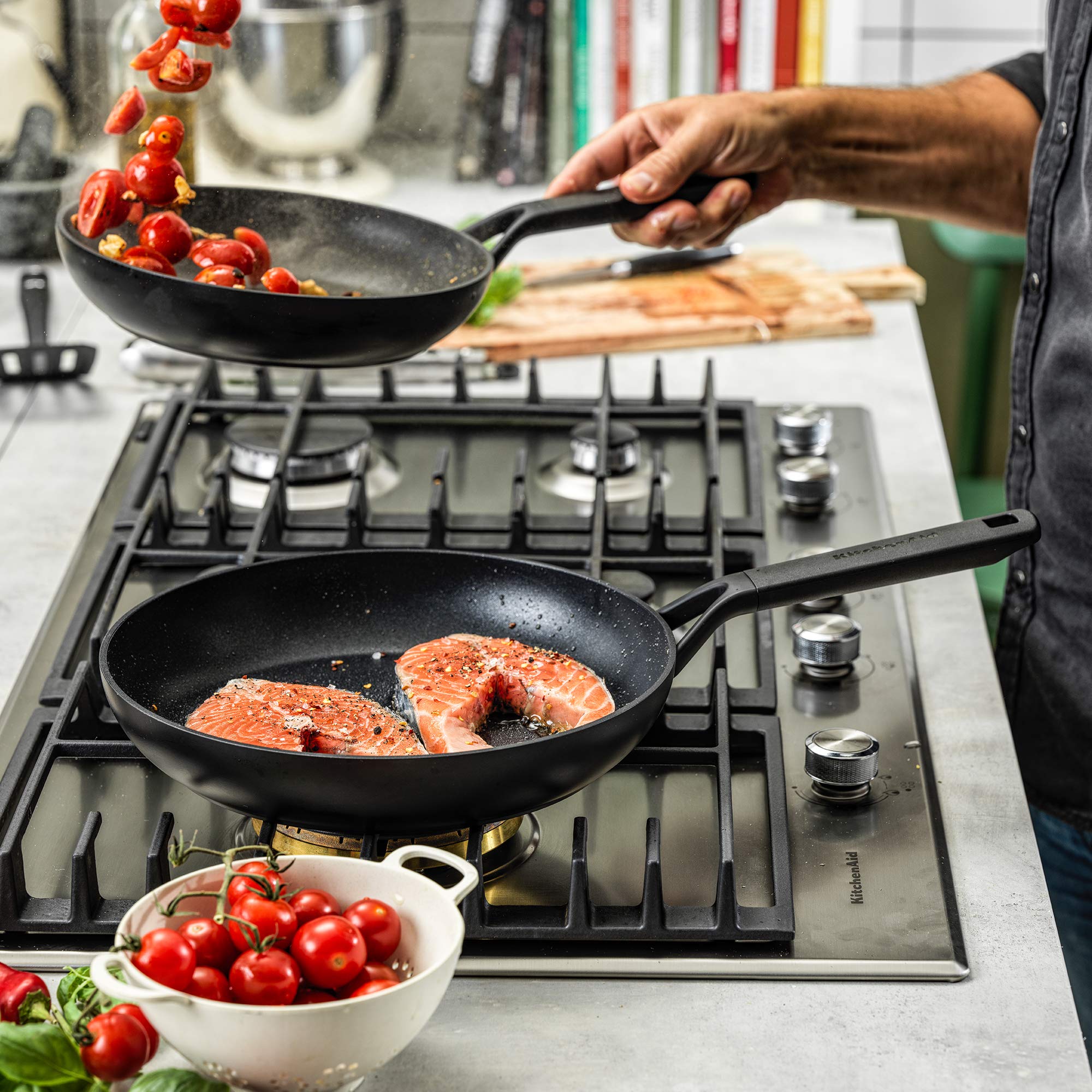 kitchenaid-classic-forged-bratpfanne-30-cm-hart-anodisiert-pfas-freie-keramische image 2