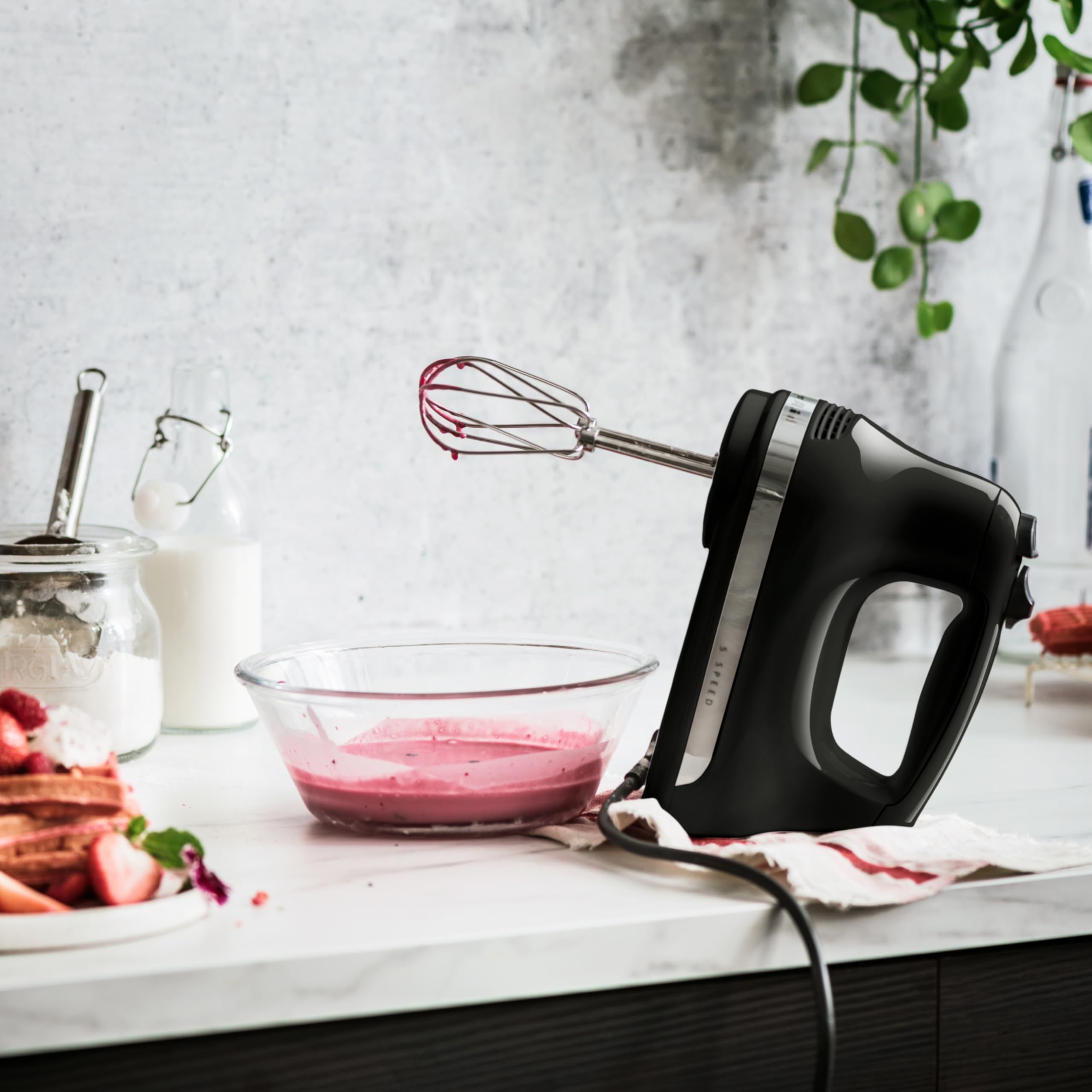 kitchenaid-classic-handmixer-5khm5110eob-5-geschwindigkeitsstufen-onyx-schwarz image 2