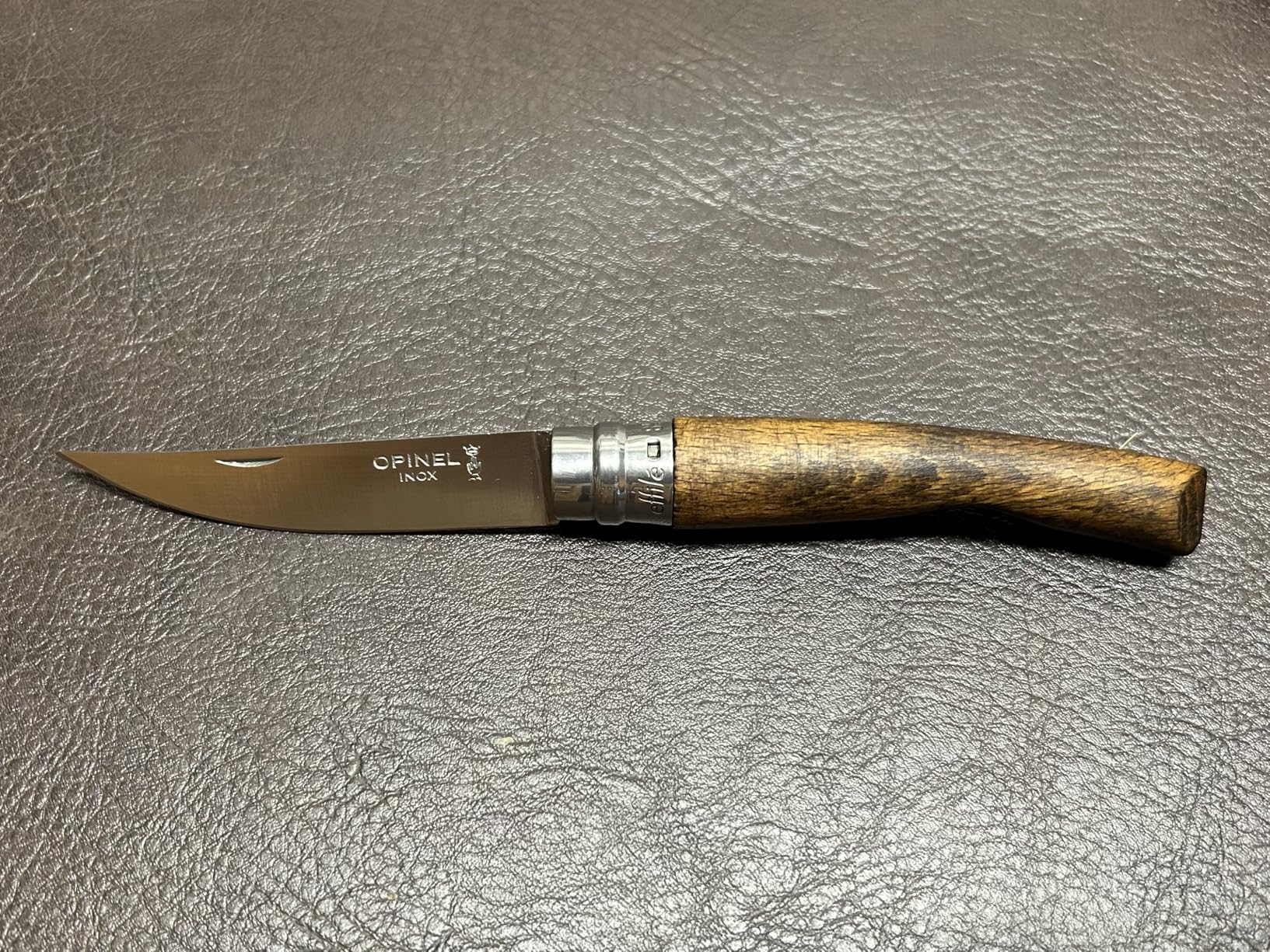 Spitze Klinge, schönes Holz