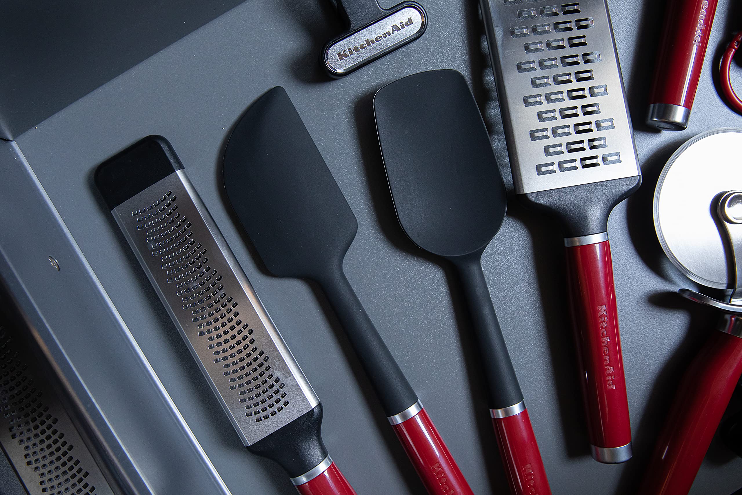 kitchenaid-k-sereibe-empire-red-zweiseitig-aus-ge-tztem-edelstahl image 7