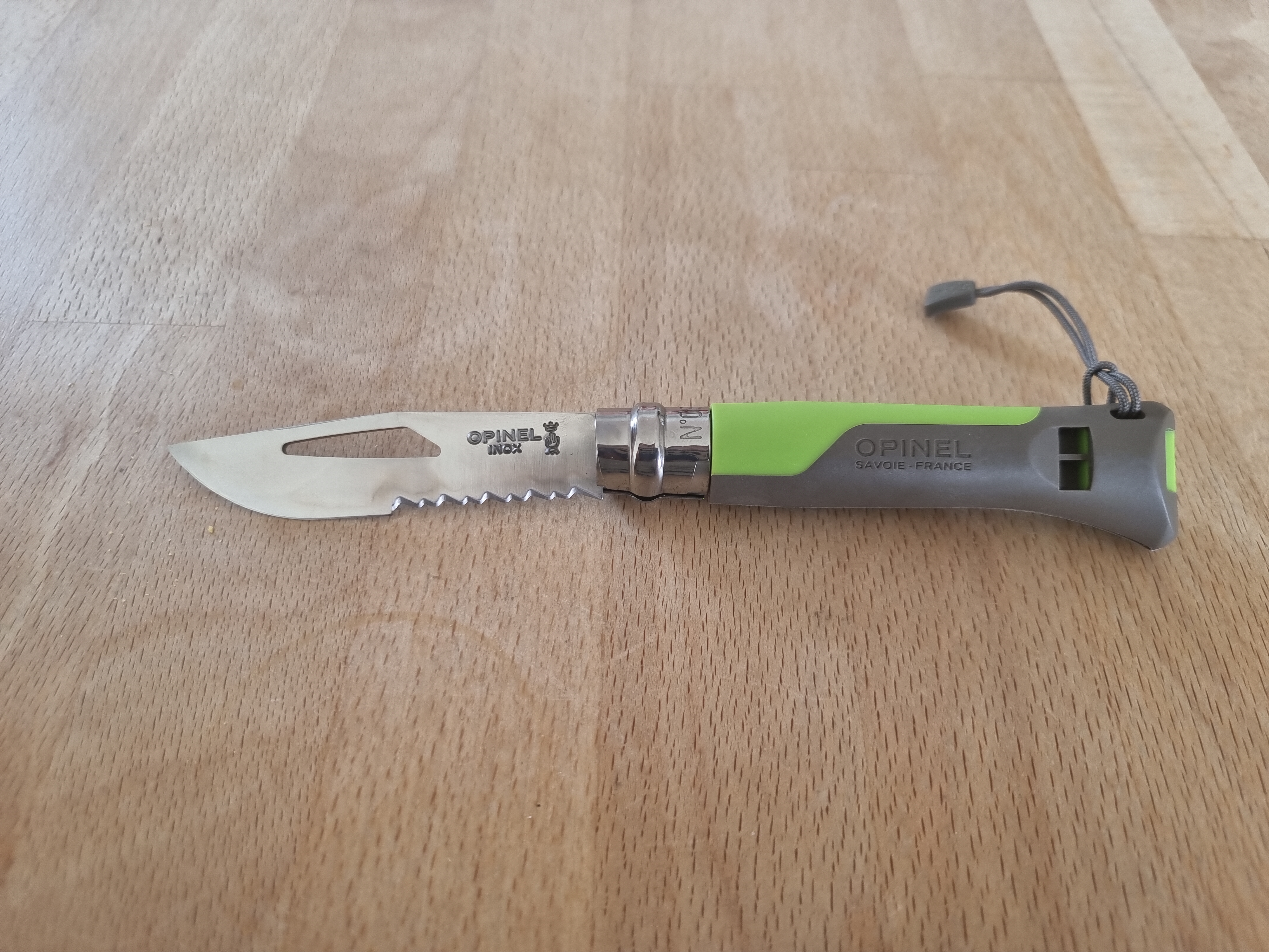 Solides Outdoor-Messer